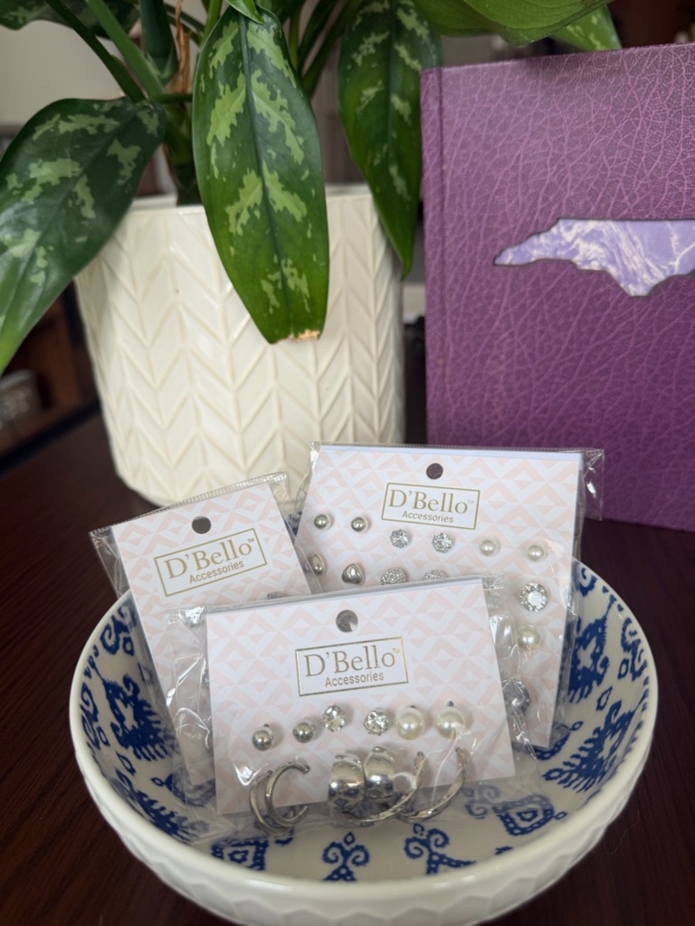 D'Bello Silver & Pearl Earring Set (bowl not included)
